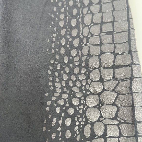 Rae Mode Athletic Leggings w/ Animal Print Women's sz. S - Picture 2 of 7